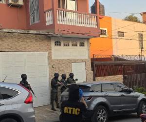 Agentes de la ATIC y fiscales del Ministerio Público ejecutan allanamientos simultáneos en Francisco Morazán y Choluteca contra una estructura vinculada a extorsión y narcotráfico.