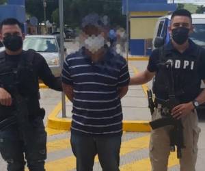 El detenido, fue identificado como Álvaro Misael Ramos, un policía municipal de 39 años.