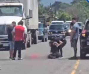 La menor murió luego de ser atropellada por un vehículo cuyo conductor se dio a la fuga en el tramo que conecta los municipios de El Progreso y Tela.