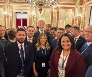 El presidente del Congreso Nacional, Tomás Zambrano, fue acompañado por diputados liberales y nacionalistas.