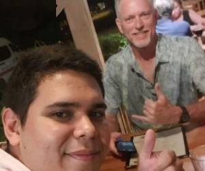 Una sola fotografía que circula en redes sociales de Dereck Isaac McNeil James y del estadounidense Gary Lee Johnston empieza a unir lazos tras el caso de la hondureña Angie Peña. ¿Por qué se les vincula? Aquí le damos los detalles: