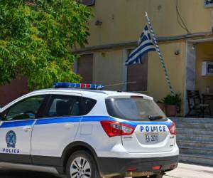El detenido confesó haber ocultado el fallecimiento de su padre (a los 90 años) para cobrar su pensión y la de su madre, que había fallecido antes, y cuyo padre era el beneficiario, informó Skai.