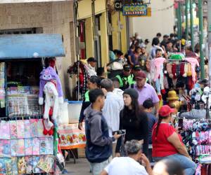 Comerciantes ubicados en los principales mercados capitalinos aseguran que durante diciembre registran pérdidas de hasta el 50% a comparación de años pasados.