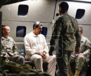 El presidente de Venezuela aparece en pijamas.