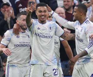 Youri Tielemans, Emiliano Buendía y Morgan Rogers anotaron los goles del triunfo.