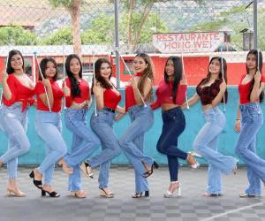 Con sonrisas, elegancia y mucha energía, las palillonas del Liceo Heyner Reyes afinan cada detalle para su presentación en las fiestas patrias.