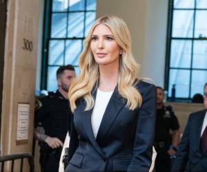 Ivanka Trump nació el 30 de octubre de 1981 en Manhattan, Nueva York. Es hija del presidente estadounidense Donald Trump y de su primera esposa, Ivana Trump, empresaria y exmodelo de origen checo. Aquí un poco más de ella.