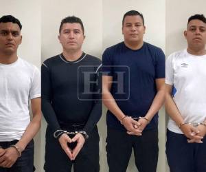 Los cinco exagentes fingieron un operativo y cometieron los delitos contra una fémina en febrero del 2024.