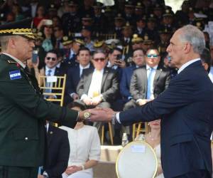 El jefe militar subrayó además que cada nuevo rango representa un voto de confianza del país hacia sus fuerzas de seguridad.