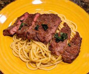 La receta de Pasta en salsa blanca con res y mantequilla es el tipo de receta que merece un lugar permanente en tu repertorio culinario.