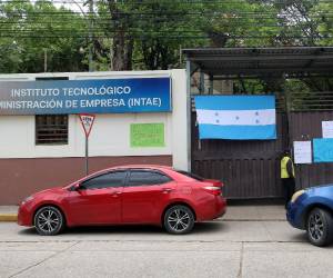 Los centros educativos a nivel nacional no abrieron sus puertas a los estudiantes este lunes.