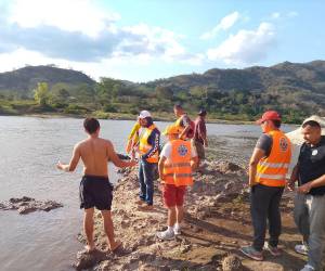 Las autoridades rescataron el cadáver de una persona que se ahogó en el río Ulúa.