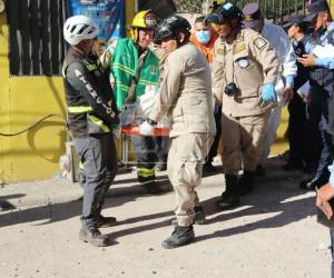 Los primeros cinco cadáveres ya fueron trasladados hasta la morgue capitalina.