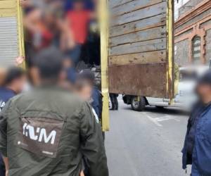 La detención ocurrió cuando personal del INM realizaba acciones de verificación en una carretera que une a Puebla con el vecino estado de Oaxaca (sur) y los agentes se percataron de un camión que iba tapado con una lona, detalló la institución en un comunicado.