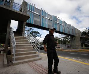 El nuevo puente José Rafael Ferrari facilitará el paso frente a Teletón y reducirá riesgos para peatones que todos los días cruzan el transitado bulevar Fuerzas Armadas.