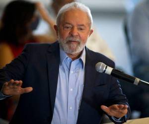 Lula da Silva es miembro fundador y presidente honorario del Partido de los Trabajadores, con el que obtuvo su primera victoria en las elecciones de 2002, y fue investido presidente el 1 de enero de 2003. En las elecciones de 2006 venció otra vez y obtuvo un segundo mandato como presidente.