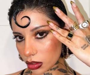 La modelo e influencer mexicana Dagna Mata, conocida en redes sociales como Dagna Kills, se volvió viral luego de protagonizar el videoclip oficial de la canción Un Vals, del cantante Christian Nodal. Su participación llamó la atención del público latino y rápidamente la colocó en el centro de la controversia.