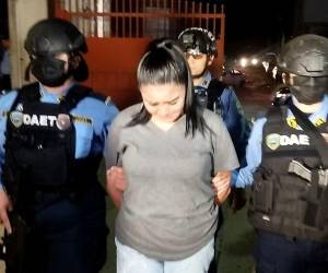 DAET y MP logran prisión preventiva para alias “La Negra”, acusada de dirigir millonarios cobros extorsivos.