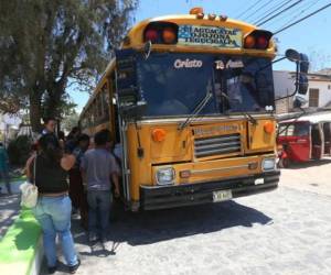 Pagar L30 desde Ojojona y L31 desde Zepate es la nueva realidad de miles de viajeros que esperan que las autoridades aclaren el ajuste en el pasaje para este lunes.