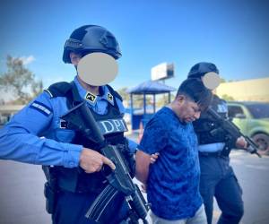 Juaquín Donay Hernández Hernández, de 38 años de edad, apodado El Tío, al ser capturado por elementos de la Dirección Policial de Investigaciones (DPI).
