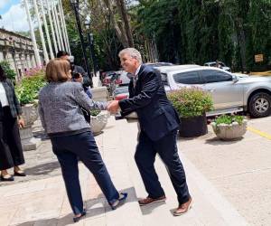 La reunión se desarrolla en las instalaciones de Casa Presidencial y forma parte de la agenda del mandatario hondureño para este jueves.