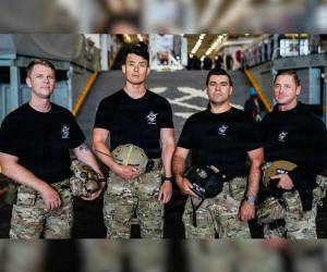 El teniente comandante Jesse Wang, el suboficial mayor médico Laddy Aldridge, los suboficiales médicos Vlad Link y Steve Kapala conforman el equipo encargado de recibir a los astronautas.