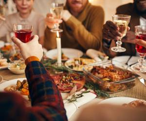 El período navideño es una época en la que es más probable que coma alimentos que son menos nutritivos. Pero siempre sea equilibrado.