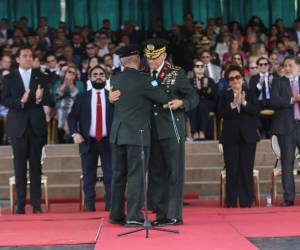 Muchos de los coroneles que lograron su ascenso son cercanos a Roosevelt Hernández, exjefe de las Fuerzas Armadas, señalado de atentar contra la democracia en las elecciones primarias y generales de 2025.