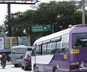 El rubro transporte anunció paro nacional si en 48 horas no reciben respuesta del gobierno sobre pagos atrasados y una revisión justa de tarifas.