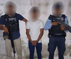 Las autoridades confirmaron que tanto la víctima como el presunto agresor permanecen recluidos en el mismo centro penitenciario donde ocurrió el hecho.