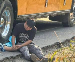 El hijo de la fallecida lloraba desconsoladamente mientras sostenía su mano en el lugar de los hechos.
