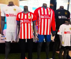 El Club Deportivo Olimpia presentó su nueva indumentaria que estará disponible en las tiendas Sportline a nivel nacional.