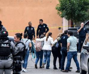 La subdirectora de una escuela murió y otras cuatro personas resultaron heridas tras un ataque perpetrado este jueves 01 de octubre por dos exalumnos de 18 años de edad al interior de un plantel educativo ubicado en Torreón, en el norteño estado mexicano de Coahuila.
