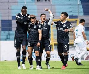 Imágenes del desarrollo del partido.