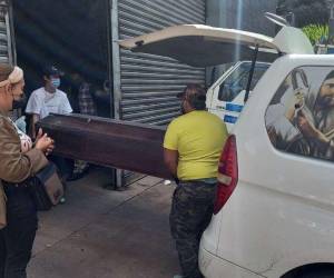 Los familiares retiraron de la morgue de Medicina Forense el cuerpo del prestamista Carlos Roberto Matute y lo trasladaron a Juticalpa para su velatorio y posterior sepelio.