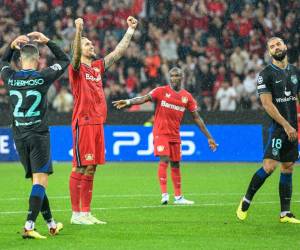El Bayer Leverkusen le sacó provecho a su localía frente a un desconcertado Atlético de Madrid.