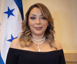 La magistrada del TJE, Miriam Barahona, cuestionó la decisión del CNE.