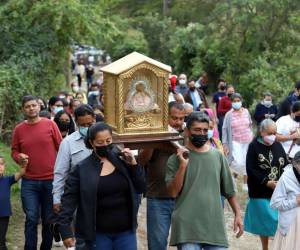 Como es tradición, luego de la eucaristía se realizó una pequeña procesión desde el lugar del hallazgo hasta la ermita de Suyapa de El Piligüín