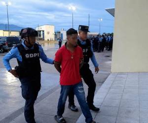 Los tres capturados serán puestos a disposición de la Fiscalía de turno para continuar con el proceso legal en su contra.