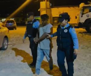 El sospechoso quedó requerido y deberá responder por el delito de atentado a agentes policiales.