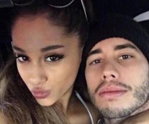 Ariana Grande y Ricky Álvarez están de nuevo juntos. Así lo confirmaron a TMZ fuentes cercanas a la pareja, que aseguraron además que ambos prefieren avanzar despacio en esta nueva etapa de su relación.
