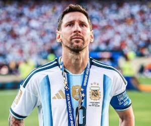 Lionel Messi ha tomado una de las decisiones más difíciles de su carrera y anunció su retiro de la Selección Argentina después de más de dos décadas defendiendo la camiseta albiceleste.