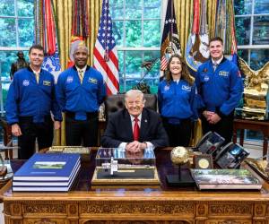 Los cuatro astronautas que realizaron un viaje de diez días alrededor de la Luna serán homenajeados el 28 de agosto en el Centro Espacial Johnson, en Houston, Texas.