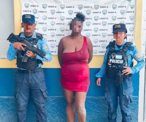 Tras su aprehensión, la mujer fue trasladada a la Primera Estación Policial, donde se elaboró el informe correspondiente antes de ser remitida a la fiscalía.