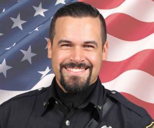 Aunque Cajuso tenía apenas 33 años de edad, ya acumulaba una trayectoria de más de 10 años en la fuerza policial.