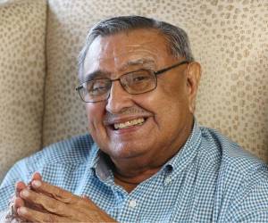 Con más de siete décadas de trayectoria, Nahúm Valladares comparte su experiencia en radio, televisión, política y ceremonias presidenciales, enseñando lecciones de vocación, disciplina y amor a la patria.