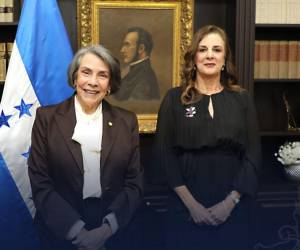La nueva diplomática juró al cargo ante la canciller hondureña, Mireya Agüero.