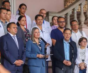 A inicios de julio representantes del Colegio Médico se reunieron con autoridades gubernamentales para definir algunos acuerdos, que según el CMH a la fecha no han sido cumplidos.