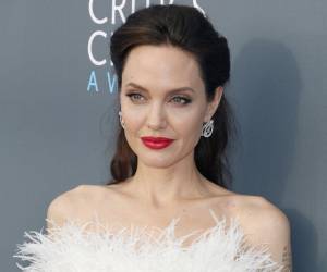 La actriz y directora ha puesto en venta la histórica propiedad de 25 millones de dólares donde residía desde 2016 y planea dividir su tiempo entre Nueva York, Europa y Camboya. El cambio llega tras finalizar su divorcio de Brad Pitt después de ocho años de batallas legales.