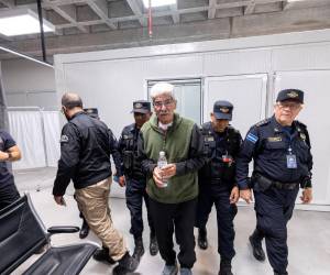 El excandidato presidencial de la <b>Alianza Republicana Nacionalista </b>(Arena, derecha), Norman Quijano, fue enviado a prisión.